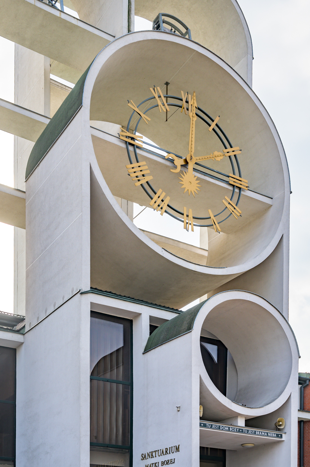 Zdjęcie architektury budynku Kościół Sanktuarium Matki Bożej Królowej Polskich Męczenników